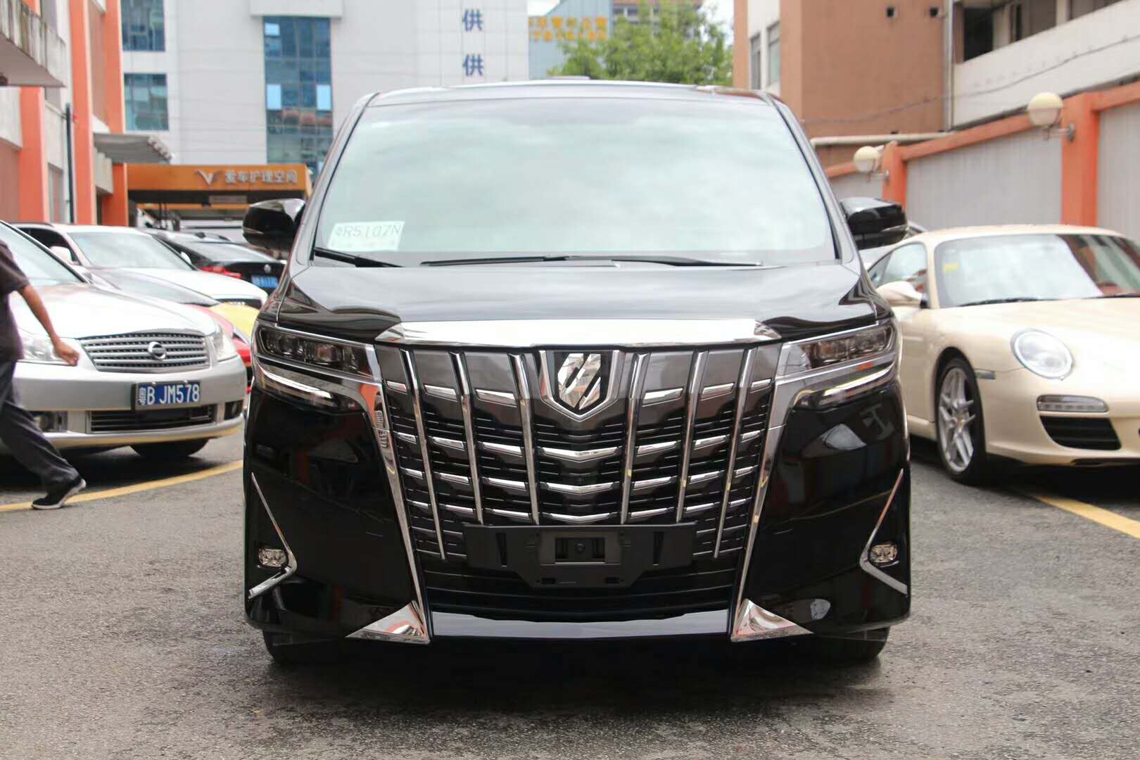 【錦威名車俱樂部】只聽說過家里裝地板，車子上裝的地板還真是頭一回聽說！